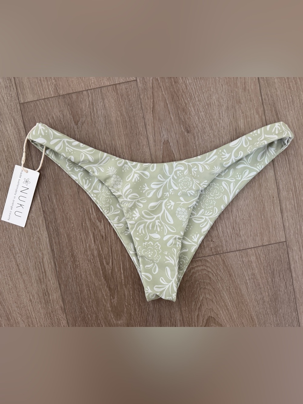 Nuku | La Lancha Bikini Bottoms | Light Green | Medium | NWT